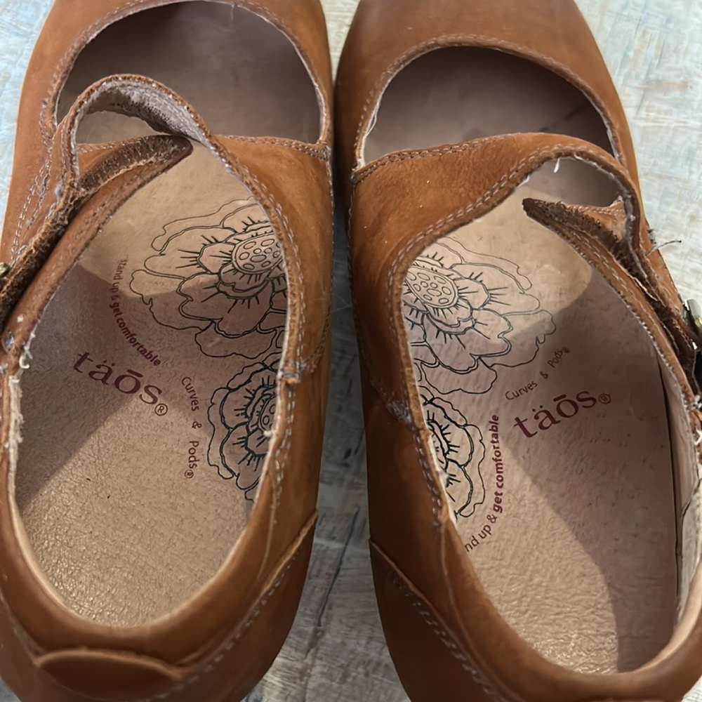 Taos Footwear Tan Mary Jane Heels - Picture 4 of 7